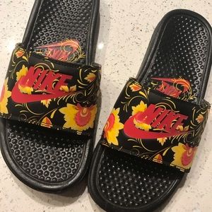 NIKE Benassi “JDI” Floral Slides - NEW!!